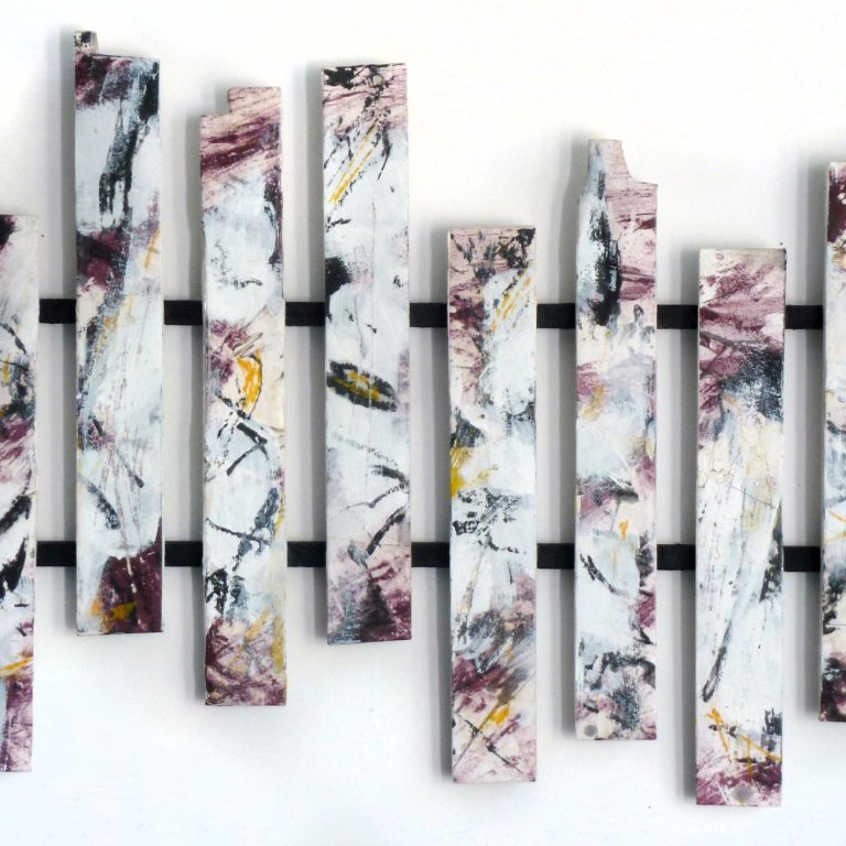 12 PETITES LATTES - 2015, assemblage : objets trouvés, lithographie, encre et acrylique, 36 x 66 cm